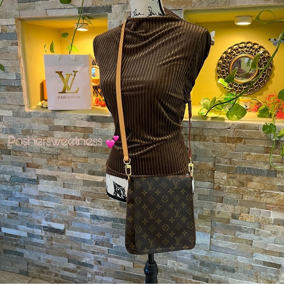 SOLD Louis Vuitton Crossbody Bag ❤️ - Picture 1 of 14